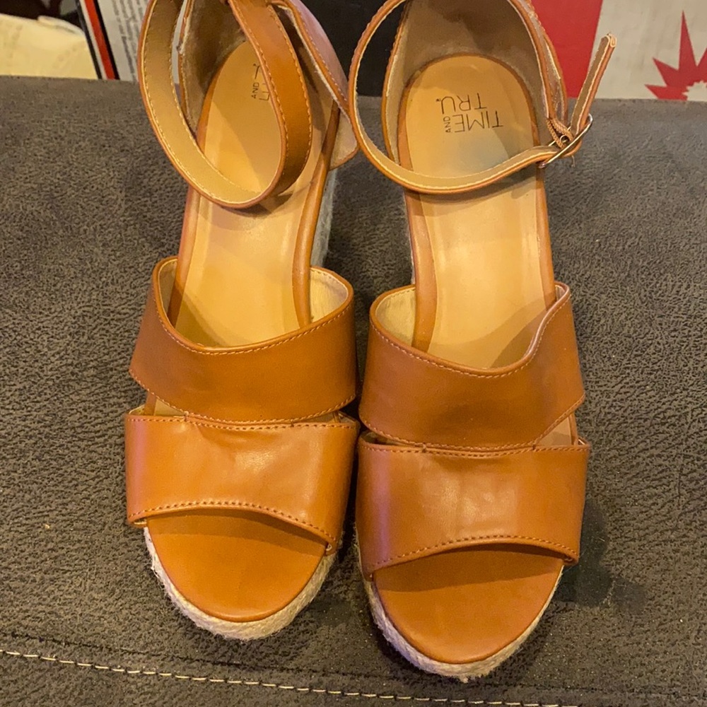 cute sunday heels worn once size 7